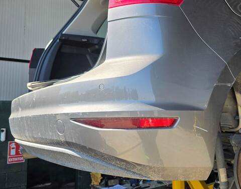 Foto 2ª: Paragolpes Trasero Volkswagen Golf CRKB AUT. (2014)