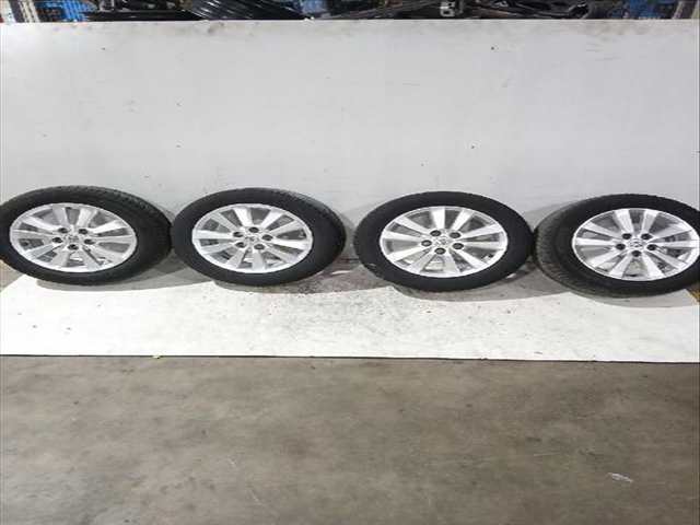 Juego LLantas Toyota Auris 1.6 ZRE151_) 124CV