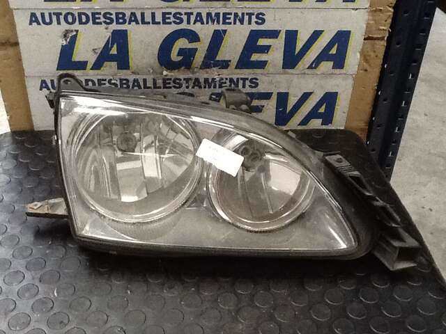 Faro Derecho Toyota Avensis 1.6