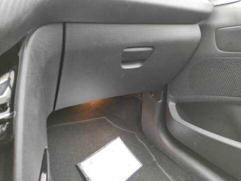 Guantera Peugeot 2008 BH01