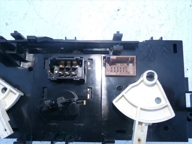 Foto 3ª: Mando Calefacción A. A. Citroen C3 1.2 G 2013-2016 [HM01 / HMZ] (2016)