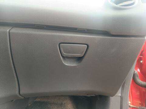 Guantera Ford Fiesta YYJB