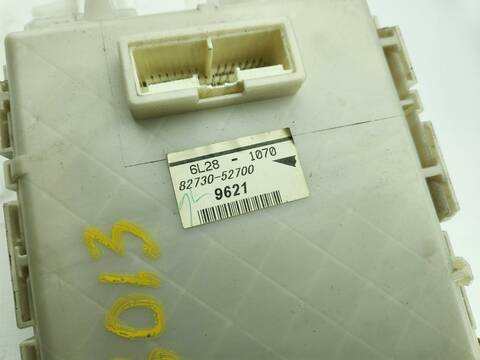 Foto 4ª: Caja Reles Fusibles Toyota Yaris SOL 90CV 66KW [1ND] (2007)