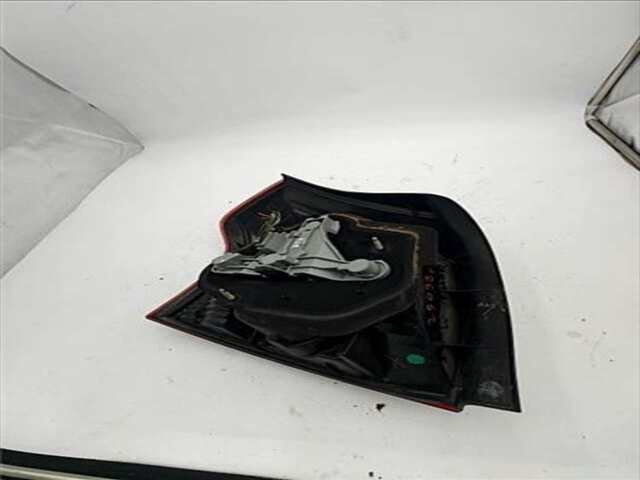 Foto 2ª: Piloto Trasero Derecho Toyota Corolla 2.0 D-4D LUNA BERLINA [2.0 LTR. - 85 KW D-CAT] [1CDFTV]