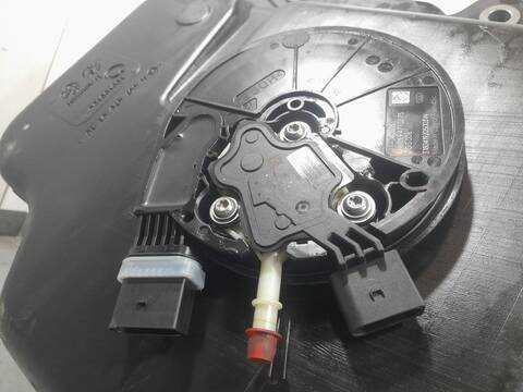 Foto 3ª: Deposito AdBlue Mercedes Vito 114 CDI - 114 BLUETEC 4-MATIC 447.701 447.703 ... 136CV 100KW [651950] (2018)