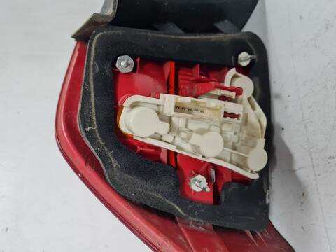 Foto 2ª: Piloto Trasero Derecho Bmw Serie 3 315 2.0 16V DIESEL BERLINA 163CV 120KW [M47D20O2] (1950)