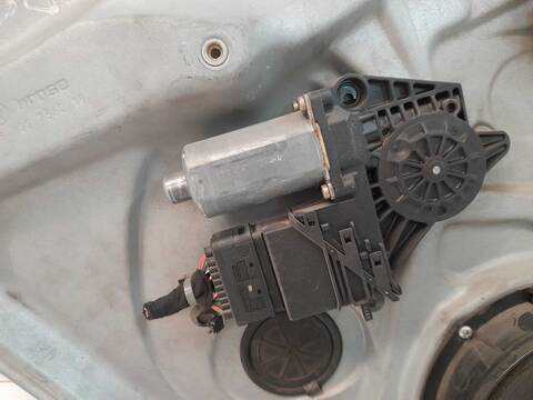 Foto 2ª: Elevalunas Manual Trasero Izquierdo Volkswagen Passat COMFORTLINE BERLINA 150CV 110KW [AEB] (1996)