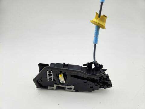 Foto 4ª: Cerradura Puerta Delantera Izquierda Bmw Serie 3 315 330D XDRIVE SPORT LINE 4P) BERLINA 265CV [B57D30A] (2022)