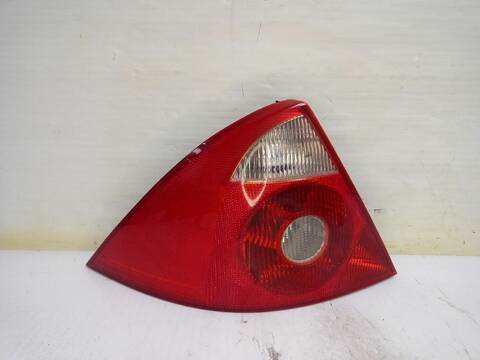 Piloto Trasero Izquierdo Ford Mondeo GHIA 06.2003 ) D) 131CV