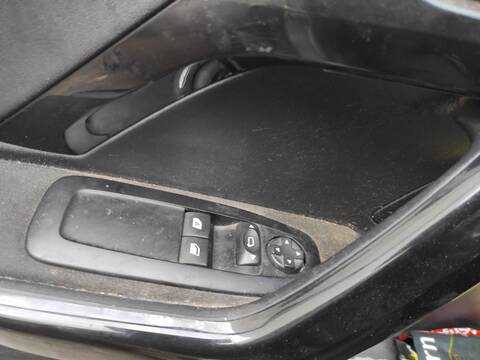 Botonera Elevalunas Peugeot 208 HM01