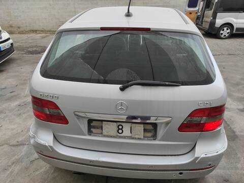 Portón Mercedes Clase B 150 640941