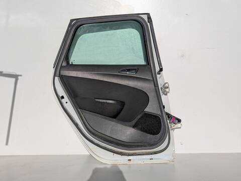 Foto 2ª: Puerta Trasera Izquierda Opel Astra B16DTL (2015)