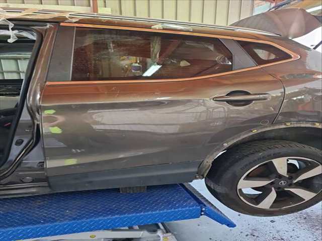 Puerta Trasera Izquierda Nissan Qashqai ACENTA 110CV 81KW