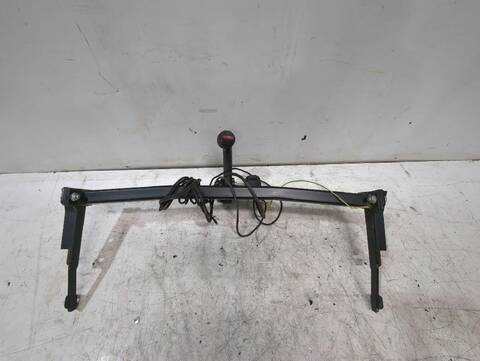 Foto 3ª: Enganche Remolque Toyota Corolla 2.2 D-4D AUR10_) 177CV [2AD-FHV] (2004)