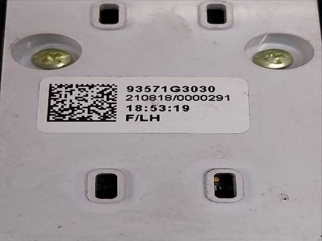 Foto 3ª: Botonera Elevalunas Hyundai i30 2.0 G [G4KH] (2021)