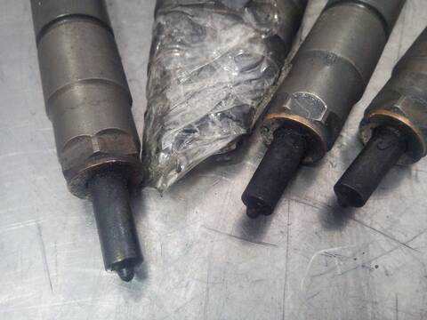 Foto 3ª: Inyectores Volvo XC 90 D5 OCEAN RACE 185CV 136KW [D5244T4] (2006)