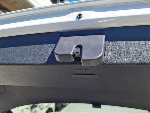 Foto 4ª: Cerradura Maletero Portón Volkswagen Golf LIFE 115CV 85KW [DTR] (2022)