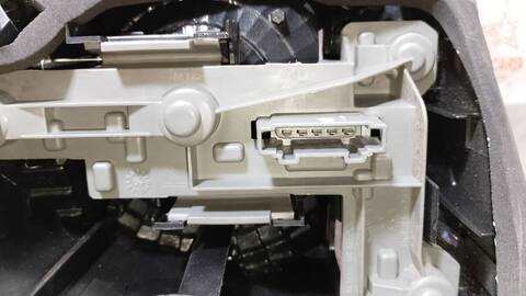 Foto 3ª: Piloto Trasero Derecho Volkswagen Golf ADVANCE 105CV 77KW [CAYC] (2010)