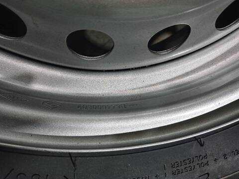 Foto 3ª: Neumatico Dacia Sandero LAUREATE 90CV [K9K] (2012)