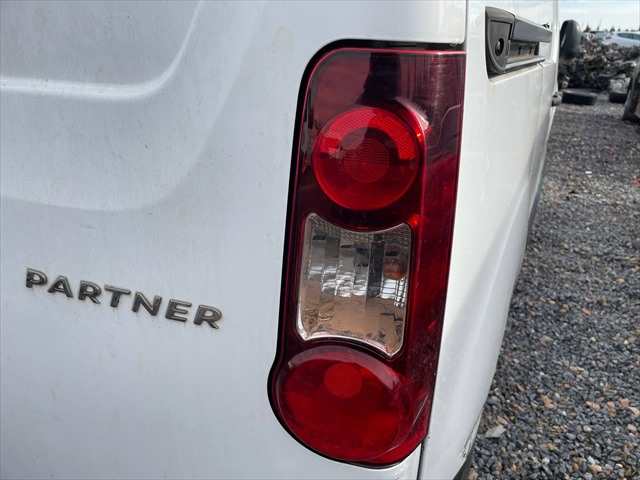 Foto 3ª: Piloto Trasero Derecho Peugeot Partner 1.6 HDI 75cv [BH02] (2018)