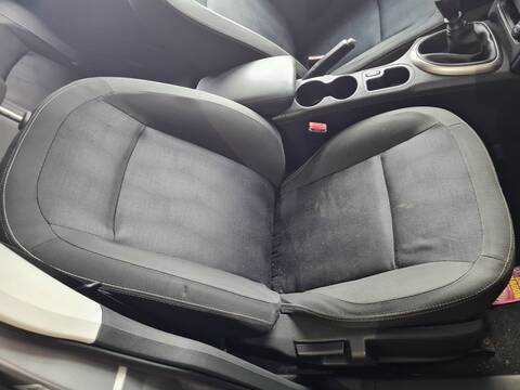 Asiento Delantero Derecho Nissan Qashqai ACENTA 131CV 96KW