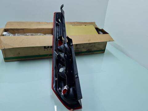 Foto 3ª: Piloto Trasero Derecho Ford Transit 2.2 TDCI CAT 125CV 92KW [CYFF] (2014)
