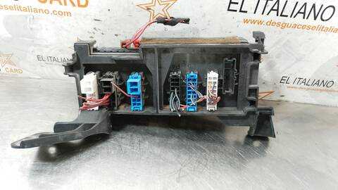 Foto 2ª: Caja Reles Fusibles Mercedes Clase ML 350 3.0 CDI V6 265CV 195KW AUT. OM 642 W164) 164.124) [OM642940] (2005)