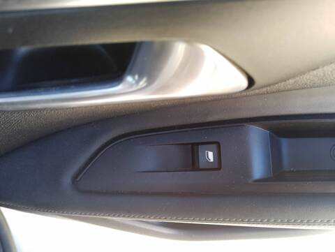 Foto 4ª: Botonera Elevalunas Peugeot 3008 ACTIVE 120CV 88KW [BH01] (2017)