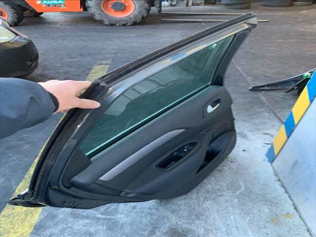 Foto 3ª: Puerta Trasera Izquierda Citroen C4 1.6 HDI 111-114-115CV 0CV [9HR] (2012)