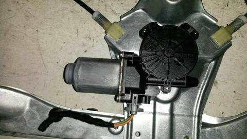 Foto 2ª: Elevalunas Eléctrico Delantero Izquierdo Renault Clio 1.5 DCI DIESEL CAT 86CV 63KW [K9K766] (2006)