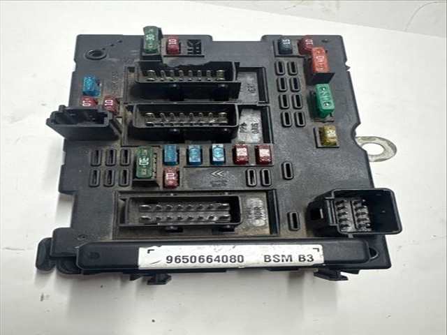 Foto 3ª: Caja Reles Fusibles Citroen C3 VERSION INDEFINIDA