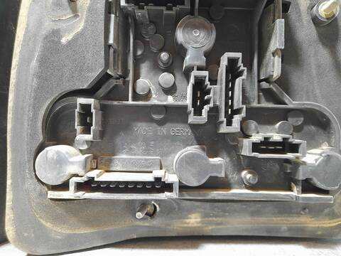 Foto 3ª: Piloto Trasero Derecho Volkswagen Golf 1.6 BERLINA 75CV 55KW [AEE] (1996)