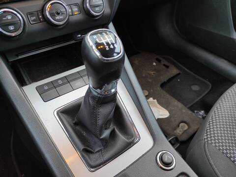 Palanca de Cambio Skoda Octavia CRMB