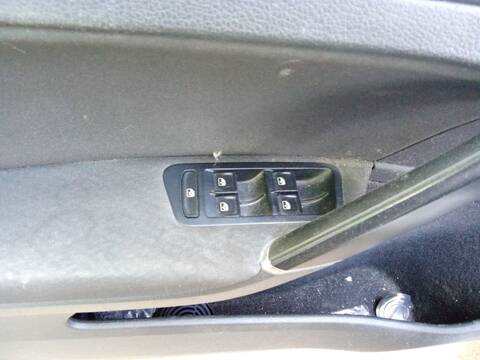 Botonera Elevalunas Volkswagen Golf 1.6 TDI 110CV 81KW