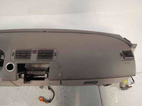 Foto 3ª: Salpicadero Volvo V50 1.8 CAT 125CV 92KW FAMILIAR (2004)