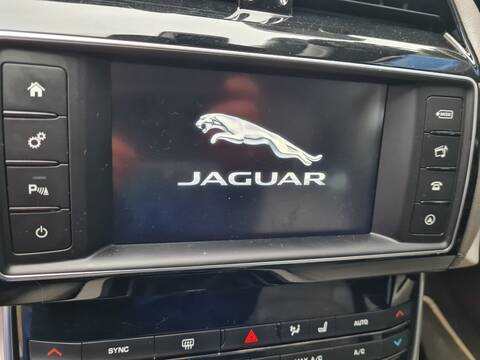Pantalla Multifuncion Jaguar XE PORTFOLIO 180CV 132KW