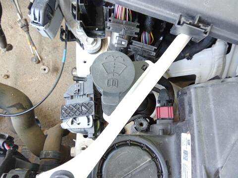 Deposito Limpiaparabrisas Opel Astra 1.6 CDTI 68) 110CV 81KW