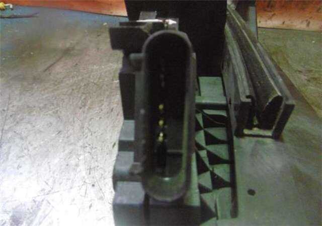 Foto 3ª: Cerradura Puerta Delantera Izquierda Ford C Max 1.6 TREND [1.6 LTR. - 92 KW 16V TI-VCT CAT] (CB7)(2010 _)