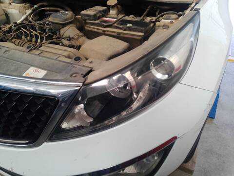 Foto 3ª: Faro Izquierdo Kia Sportage BUSINESS 2WD 116CV 85KW [D4FD] (2015)