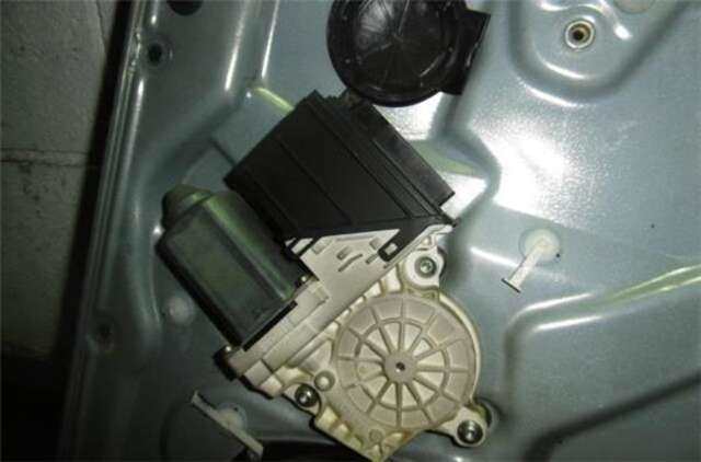 Foto 2ª: Elevalunas Eléctrico Delantero Derecho Seat Ibiza 1.4 16V(75CV) [BKY]