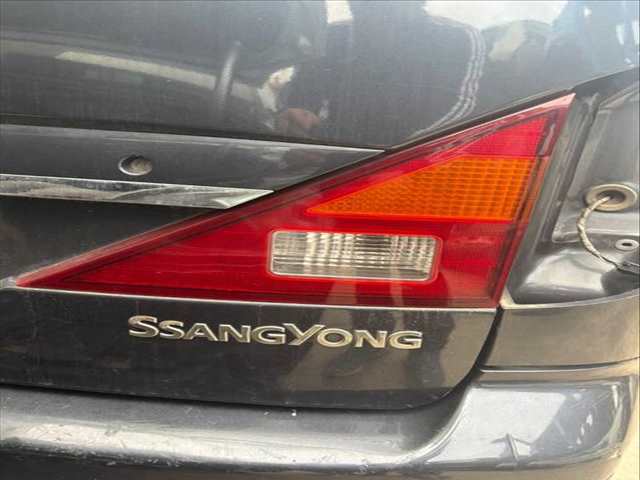 Foto 2ª: Piloto Portón Derecho Ssangyong Rodius D27DT (2011)