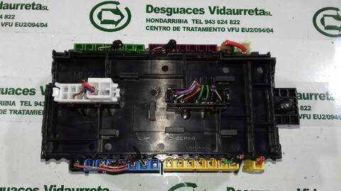 Foto 2ª: Caja Reles Fusibles Mercedes Clase V 200 136CV 100KW (2014)