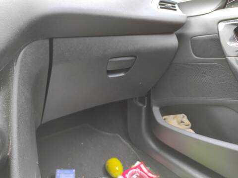 Guantera Peugeot 208 HM01