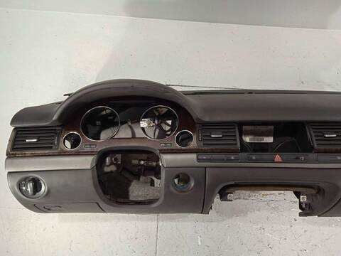 Foto 2ª: Salpicadero Audi A8 3.0 V6 24V TDI 233CV 171KW (2004)