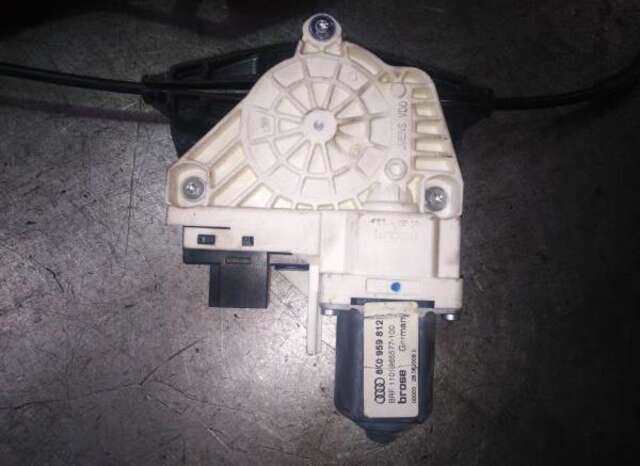 Foto 3ª: Elevalunas Eléctrico Trasero Derecho Audi A4 2.0 BÁSICO [2.0 LTR. - 100 KW 16V TDI] [CJC]