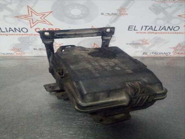 Foto 2ª: Caja Reles Fusibles Iveco Daily CAJA CERRADA 35C... BATALLA 3000L 126CV 93KW [F1AE0481V*A] (2010)