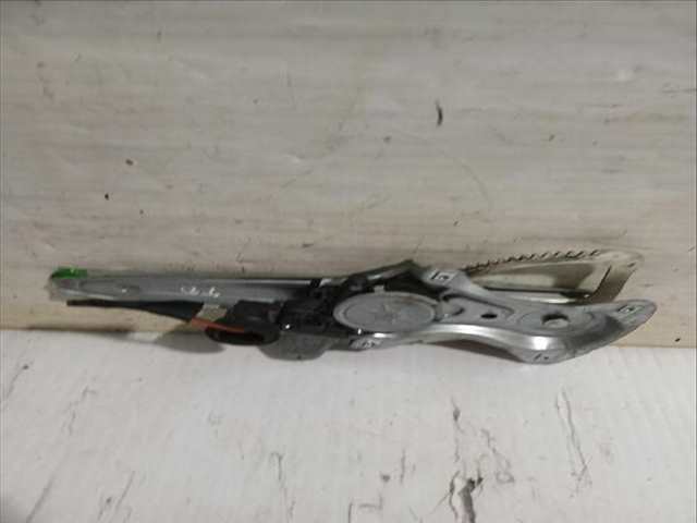 Foto 2ª: Elevalunas Manual Trasero Derecho Toyota Auris 1.33 DUAL-VVTI NRE150_) 101CV [1NR-FE] (2006)