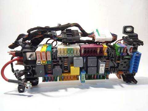 Foto 3ª: Caja Reles Fusibles Infiniti Q30 2.2 D PREMIUM 5P [651930] (2017)