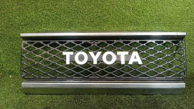 Rejilla Delantera Toyota Land Cruiser 2.5 D LJ70