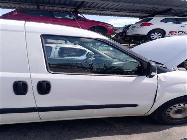 Puerta Delantera Derecha Fiat Doblo 1.3 D MULTIJET 263WXU1A 263ZXU1A 263WYB1A 263ZYB1A)